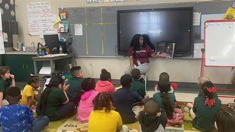 Students at Riverbend Elementary receive literacy kits from West Monroe ...