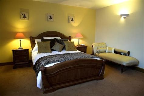 HORSE & HOUND INN HOTEL (Ballinaboola) - Hotel Reviews, Photos, Rate ...