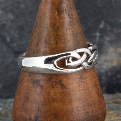 Simple Silver Celtic Knot Ring - Royal Mile Silver
