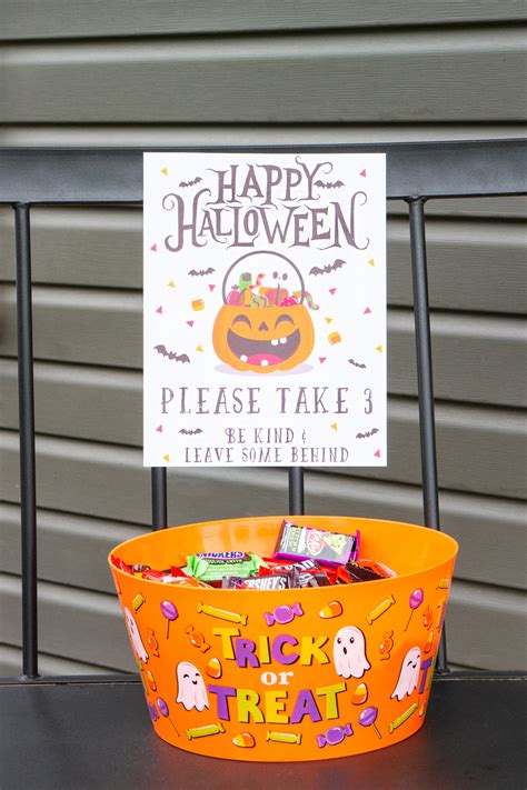 free-printable-halloween-candy-sign-set-1-5 - Mom Envy