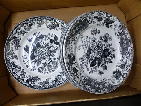 Collection of 8x Spode Archive Collection chargers, patterns including ...