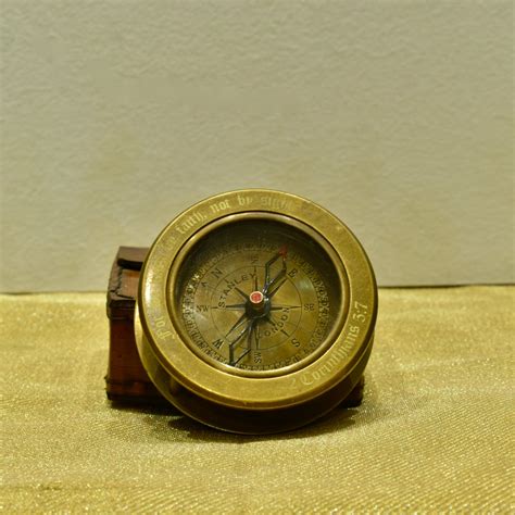Compass with magnifying glass – E-Studio