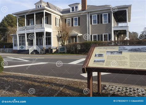 Resubmit Historic Bed and Breakfast Editorial Photo - Image of facade ...