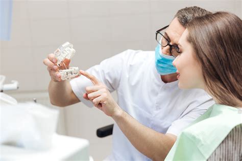 What Is Involved In a Dental Assistant Career?
