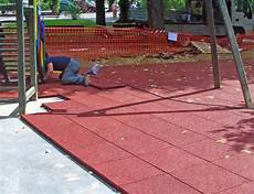 piastrelle 50x50 piastrelle antitrauma rossa 50x50 sp 3cm c spinotti hic piastrelle 50x50 piastrelle antitrauma rossa 50x50 sp 3cm c spinotti hic