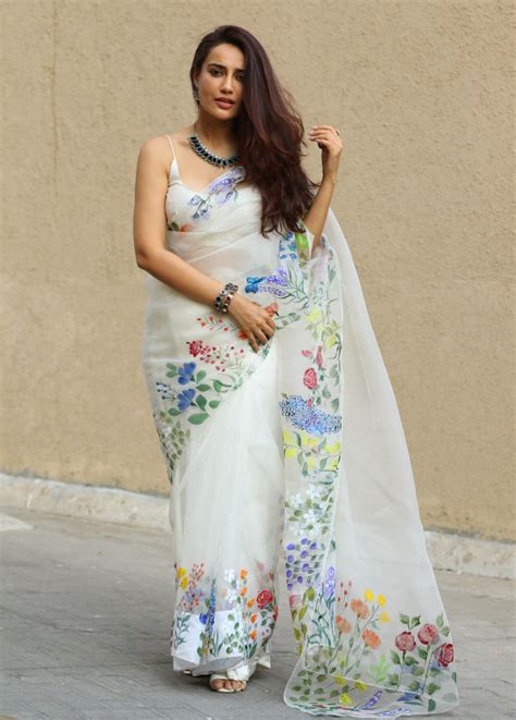 Surbhi Jyoti in Ivory Hand Painted Saree – modernaari