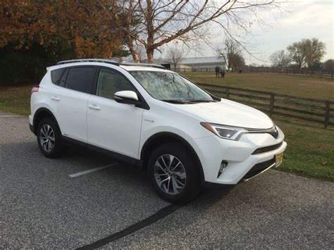 RAV4 Hybrid: A compact crossover with good fuel economy - WTOP News