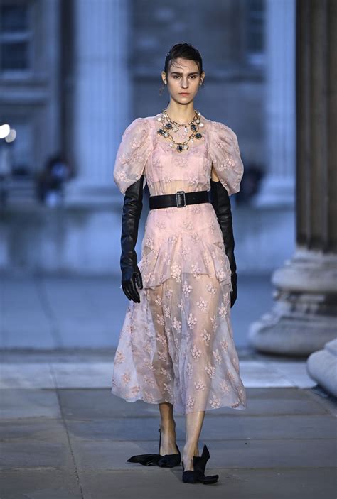 Fashionable Shoes 的图像结果