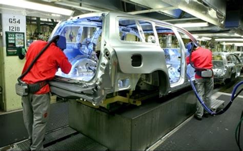Volvo to cut 500 jobs in Ontario, 1,400 at European truck plants (Volvo ...