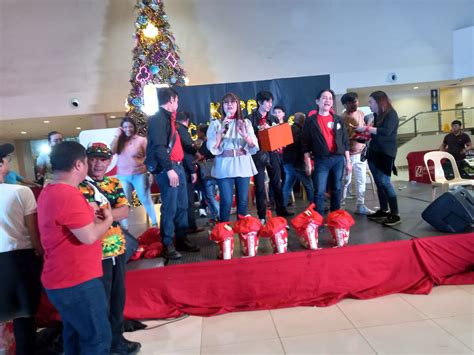 Actors Guild Prexy hosts Christmas party for members