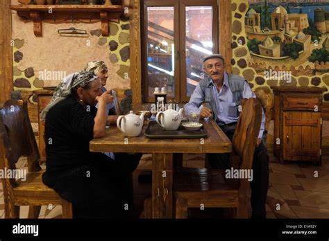 Local Siting People 的图像结果