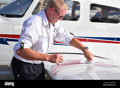FlightGear Simulator How to Do Pre-Flight Check 的图像结果