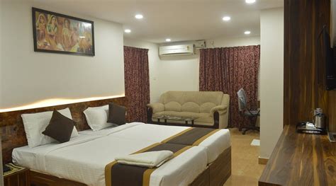 WHITE FEATHER HOTEL (Bengaluru) - Apartment Reviews, Photos, Rate ...