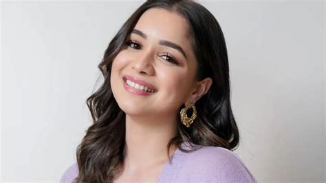 Sara Tendulkar looks ravishing in body-hugging red gown; check pics