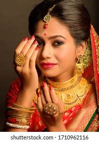 Image result for Bengali Bride Jewelry