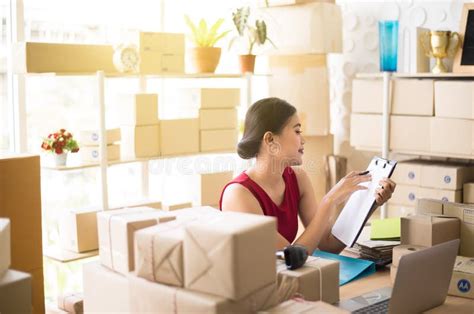 Female Small Business Owner 的图像结果