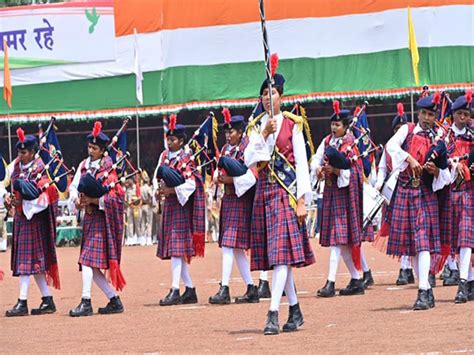 Women's bagpiper band performs for first time in Chhattisgarh on ...