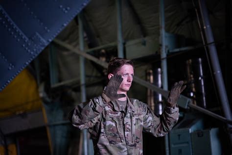 Loadmaster Job Description 的图像结果