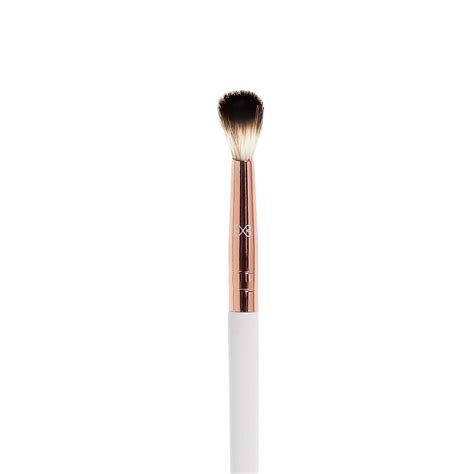 Small Fluffy Blending Brush B420 | Boujee Beauty