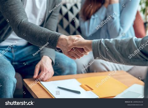 Deal-Making Handshake 的图像结果