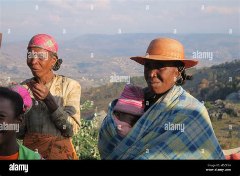 People in Madagascar 的图像结果