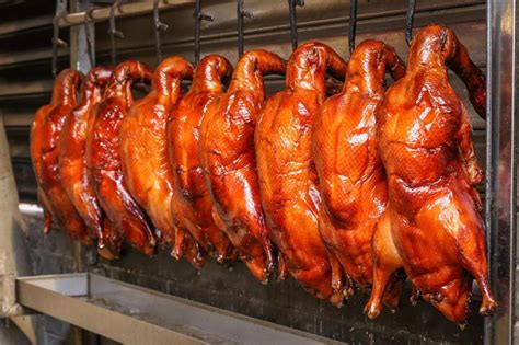 北京烤鸭的代表，在这品读中华饮食文化，全聚德把烤鸭演绎成艺术_牡丹