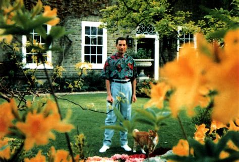 The Last Known Photos of Freddie Mercury, 1991 ~ Vintage Everyday