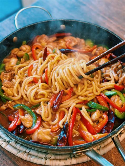 One pot spicy chicken noodles – Artofit