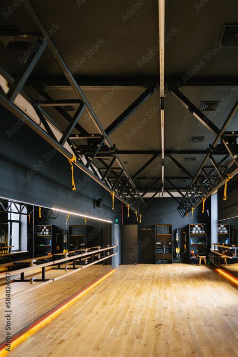 Exercise Room Wall Front View 的图像结果