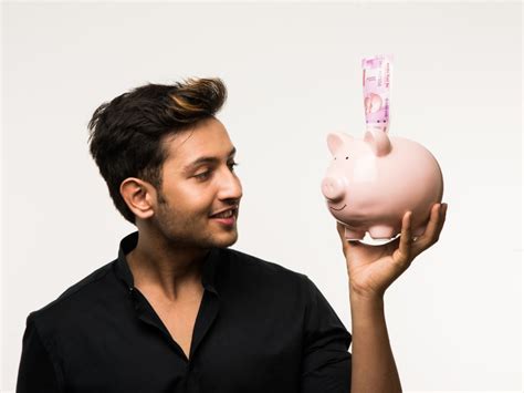 5 Financial Habits Youngsters Should Not Inherit From The Older Generations