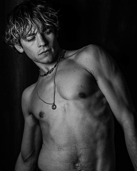 Ross Lynch Shirtless And Pantless