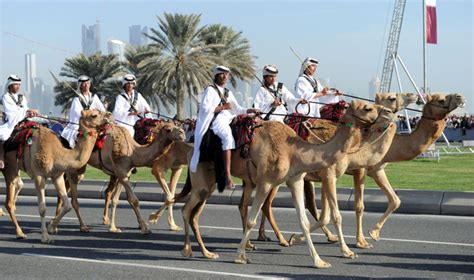卡塔尔的“异乡打工仔”：逃离还是坚守？_环球_新民网