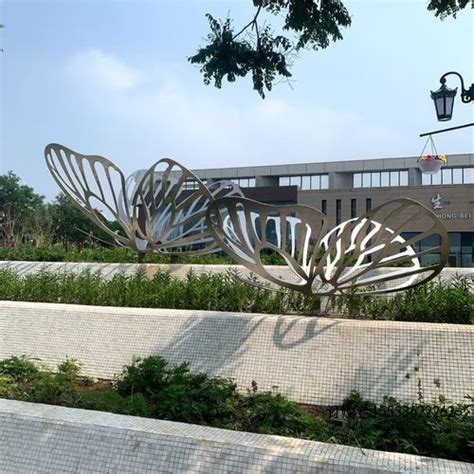 不锈钢群山雕塑 – 北京博仟雕塑公司