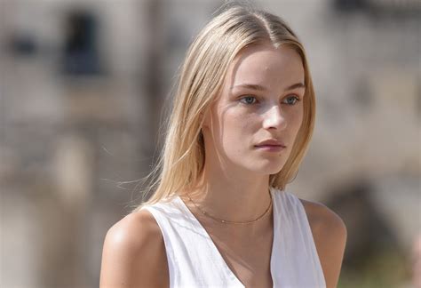 ILCE-7CR | Interchangeable-lens Cameras | Sony India