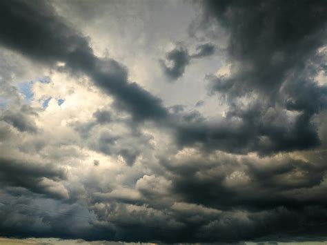 Stormy sky with gray clouds · Free Stock Photo
