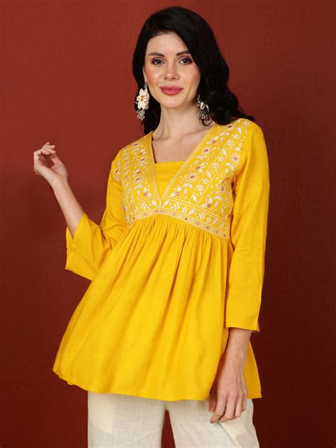 Rayon Crop Length Printed Flared 3/4 Sleeves V-Neck Top