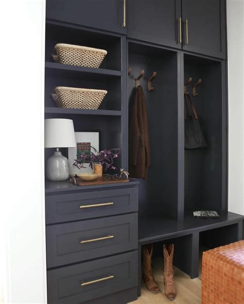 Sherwin Williams Cyberspace SW 7076: Review & Inspiration