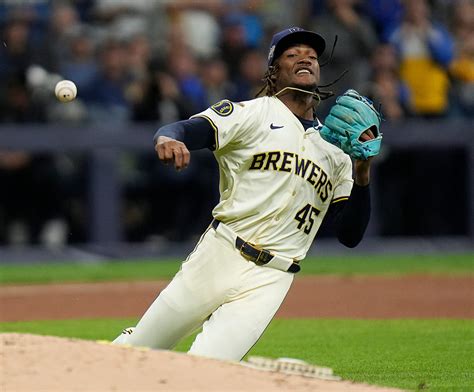 How much bigger is the Dodgers' payroll than the Brewers' payroll?