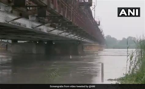 Delhi: यमुना का जलस्तर खतरे के निशान से नीचे पहुंचा, जारी हुई थी बाढ़ ...