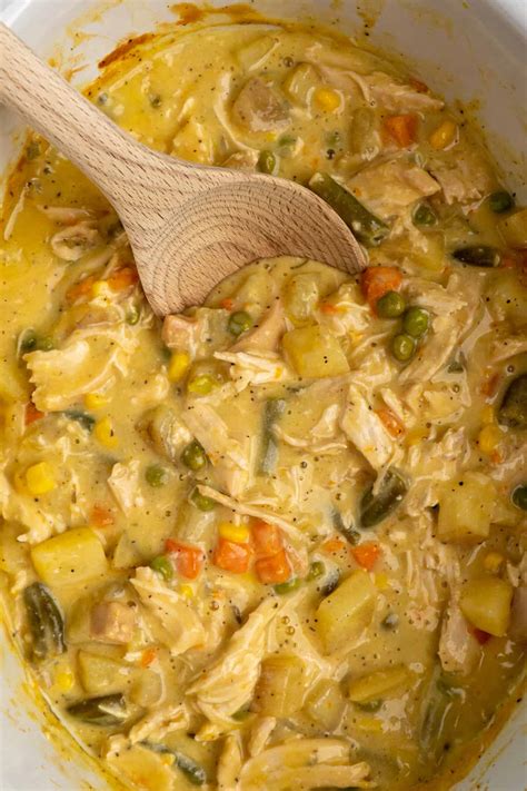 Easy Crock Pot Chicken Pot Pie Recipe (2025)
