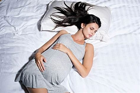 為什麼孕媽平躺時，就有很明顯的胎動？那是寶寶在「抗議」啦！ – 尋夢新聞
