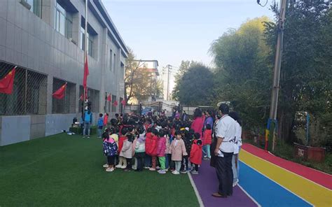 幼儿园举行升国旗仪式-青海师范大学