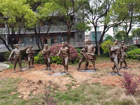 红军人物雕像制作玻璃钢部队的文化铸铜浮雕抗战户外落地雕塑定制_曲阳艺雕园林雕塑