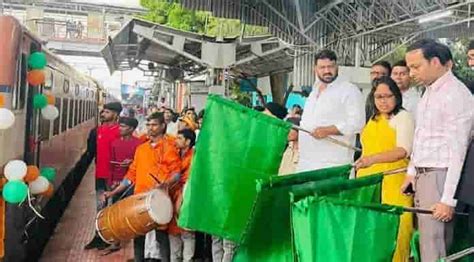 Train carrying 1000 pilgrims from Jharkhand leaves for Dwarka under ...
