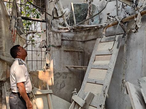 Blast while filling gas in AC repairing account of digital printing in ...