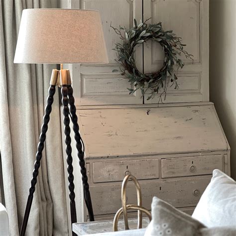 Wood Spindle Bobbin Standard Floor Lamp – Cowshed Interiors