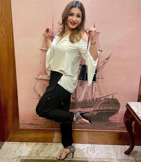 Bollywood 49 years old actress raveena tandon looks gorgeous in blue ...