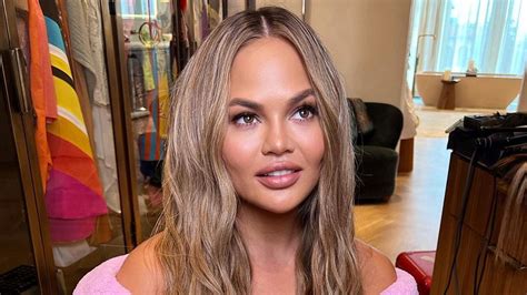Chrissy Teigen's buccal fat removal is a mistake & 'ages you,' says plastic surgeon who thinks ...
