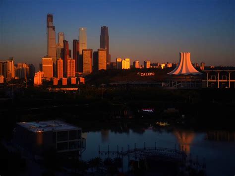 广西南宁发展速度惊人，夜景堪比一线城市，光旅游收入就超1000亿