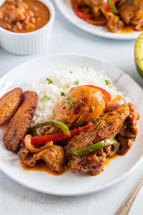 Pollo Guisado Dominicano